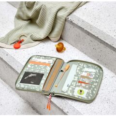 Lässig - Mutterpasshülle - light khaki leo