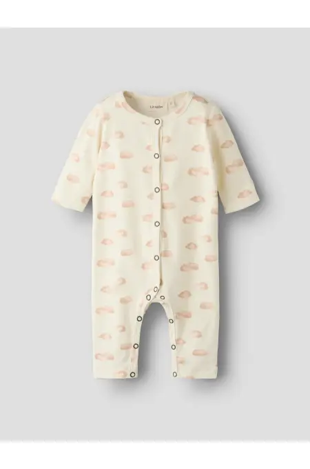 LilAtelier - Strampler mit Wolken Print - Turtledove/Rosa