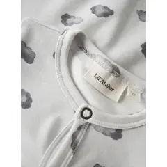 LilAtelier - Strampler mit Wolken Print - Glacier Gray/Blau