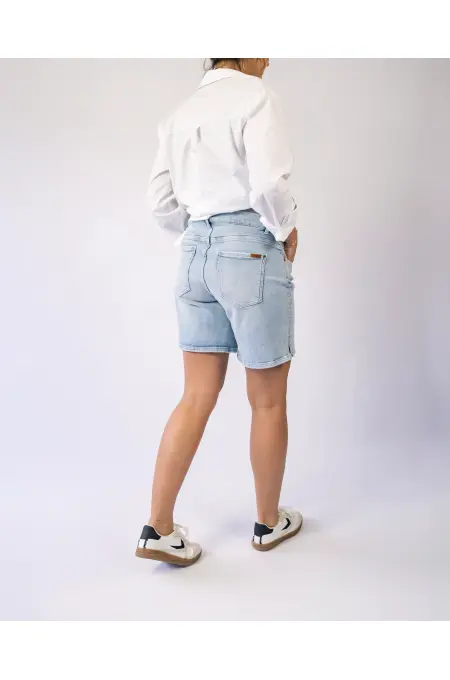 Love 2 Wait Short Denim Light Wash